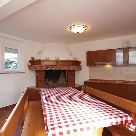 Apartament 2 Bedroom Awesome In Plomin