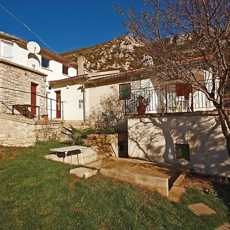 Apartament 2 Bedroom Awesome In Plomin