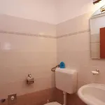 Iv *